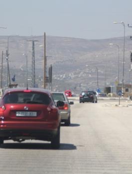 اطلاق النار على فتاة فلسطينية على حاجز زعترة 