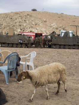 اسرائيل تسرق اراضي الفلسطينيين في الاغوار الشمالية 