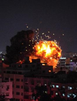 اسرائيل تقصف مدارس فلسطينية في قطاع غزة 