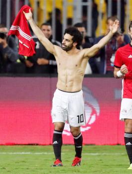 السفير الاسرائيلي في مصر وتمثال محمد صلاح 