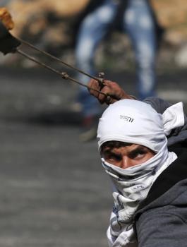 إصابات بينهم طفل برصاص مطاطية في عينه بمخيم شعفاط وسط القدس
