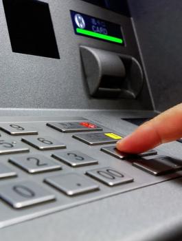 سلطة النقد وصرافات آلية 