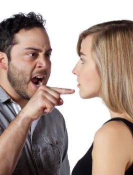 photo-24769212-man-and-woman-fighting