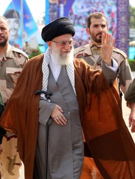 خامنئي والجيش الايراني 