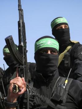 حماس وجنود الاحتلال على حدود غزة 