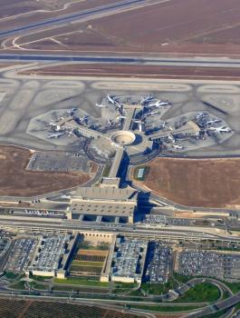 اسرائيل ومطار بن غوريون 