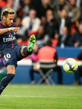 الخليفي يطير للبرازيل لمناشدة نيمار للبقاء في البي أس جي