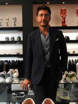 أحذية يصنعها سوري علامة تجارية خاصة يطلبها أثرياء فرنسا وأمريكا 