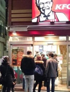 لماذا يتناول اليابانيون وجبات "كنتاكي" في أعياد الميلاد؟