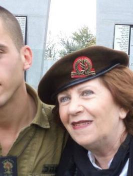 والدة الجندي الاسير شؤول ارون والسنوار 