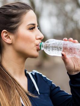 مخاطر شرب الماء 