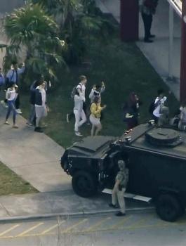 قتلى وجرحى بإطلاق نار داخل مدرسة بولاية فلوريدا الاميركية