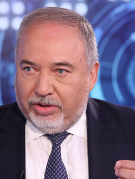 ليبرمان والخان الأحمر 