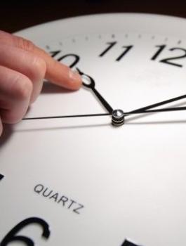 بدء العمل بالتوقيت الشتوي في فلسطين 