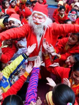 بابا نويل يسرق بنكا 