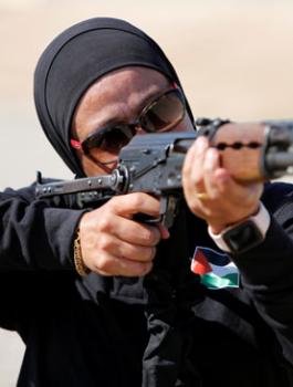 العقيد امل خليفة 