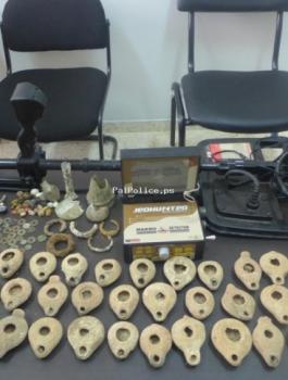 القبض على شخص بتهمة التنقيب عن آثار في جنين