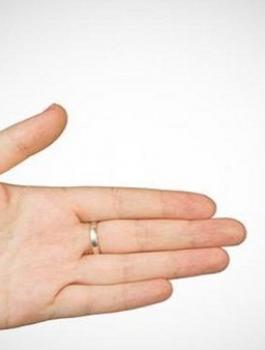 رفضت المصافحة 