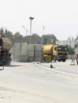 ادخال شاحنات غاز الى غزة عبر مصر 