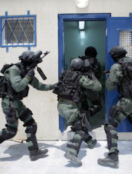 قمع الاسرى في سجون الاحتلال 