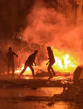 لبناني يحرق نفسه  