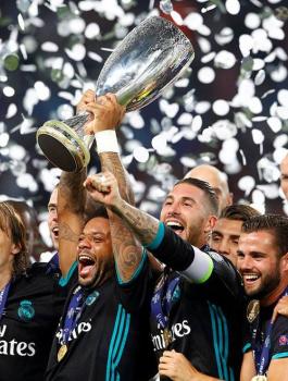 ريال مدريد يتوج ببطولة كأس السوبر الاوروبية بفوزه على مانشستر يونايتد 