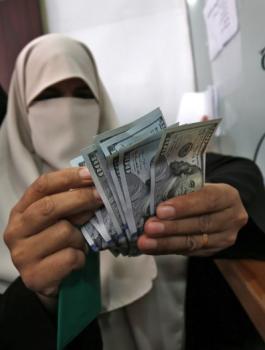 ادخال اموال قطرية الى غزة 
