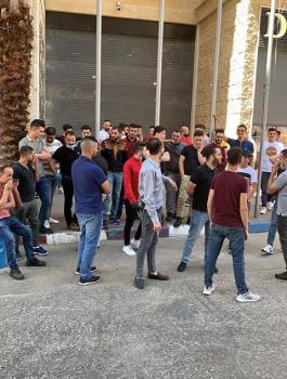 اعتصام لاصحاب محال تجارية في الخليل 