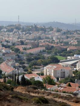 شق طريق استيطاني بين عابود واللبن الغربية 