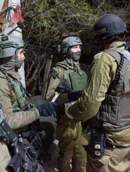 بينهم سيدة .. جيش يشن حملة اعتقالات واسعة بالضفة