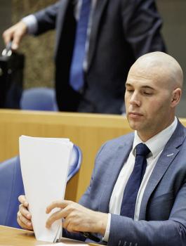 يورام فان كلافرن يعلن اسلامه 