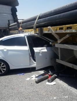 10 اصابات بحادث سير بين 3 مركبات في أبوديس