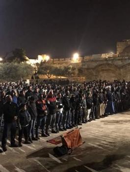 الاعتداء على المصلين في باب الرحمة  