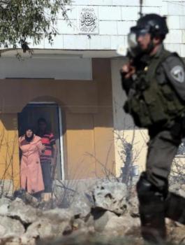 هدم منزل الاسير ابو حميد في مخيم الامعري 