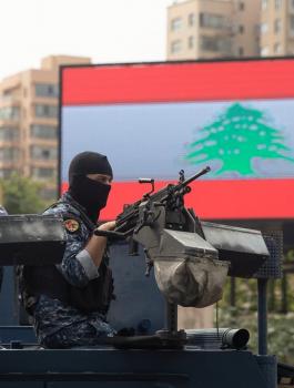 الجيش اللبناني يطلق النار على المتظاهرين 