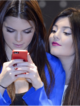 فيسبوك والمراهقات 