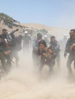 هدم الخان الاحمر في القدس 