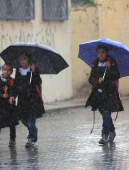 سقوط طفلة من الطابق الثالث في احدة مدارس رفح 