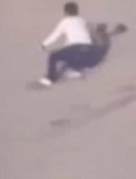 رئيس وزراء اليابان يقع في موقف لا يحسد عليه أمام ترامب