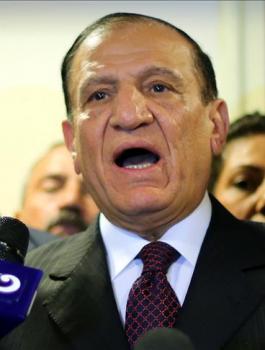 نقل سامي عنان الى المستشفى 