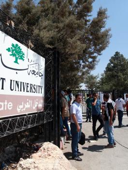 اضراب جامعة بيرزيت والموظفين والرواتب 