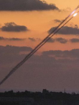 حماس تقصف اسرائيل 