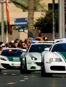 شرطة دبي وجاكي شان 