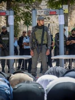 البوابات الالكترونية في الاقصى 