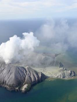 ثوران بركان في نيوزيلندا 