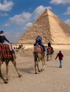 مصر تسلم استراليا 3 حفنات من التراب لعرضها في نصب تذكاري لضحايا الحرب العالمية الأولى