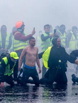 اعتقال المئات في فرنسا 