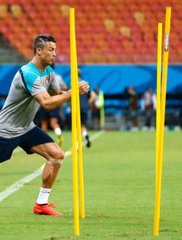 Cristiano+Ronaldo+Portugal+Training+Press+k-LjnRxI5Tul