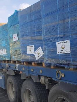 "الصحة" تسير 39 شاحنة أدوية الى مستودعاتها في غزة