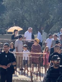 المستوطنين يقتحمون الاقصى 